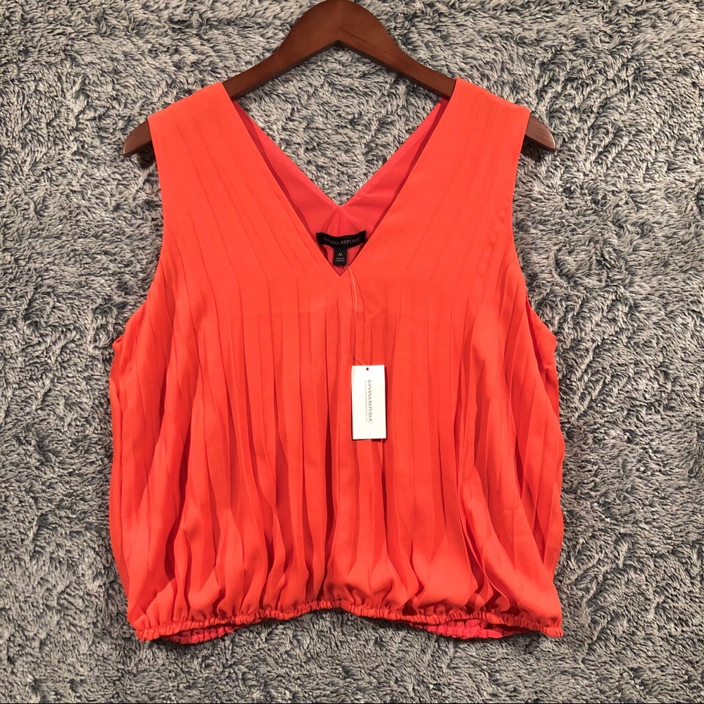 NWT Banana Republic Pleated Chiffon V-Neck Sleeveless Blouse / Orange / Womens M